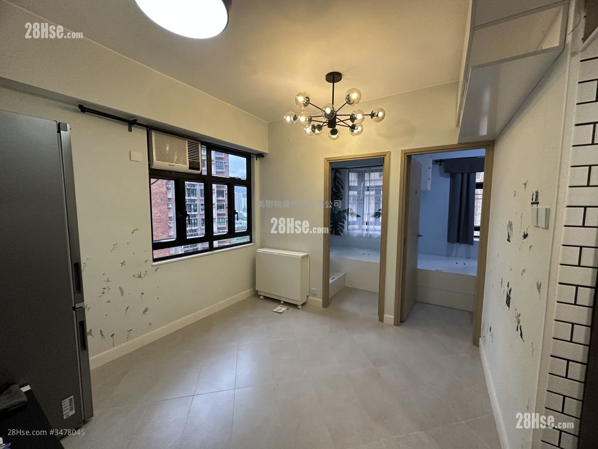 Wai Wah Centre Sell 2 Bedrooms , 1 Bathroom 297 ft²
