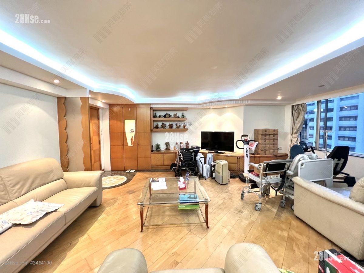 Wing On Court Sell 3 Bedrooms , 2 Bathrooms 1,615 ft²
