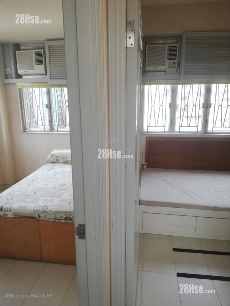 Kam Hoi Building Sell 2 Bedrooms , 2 Bathrooms 555 ft²