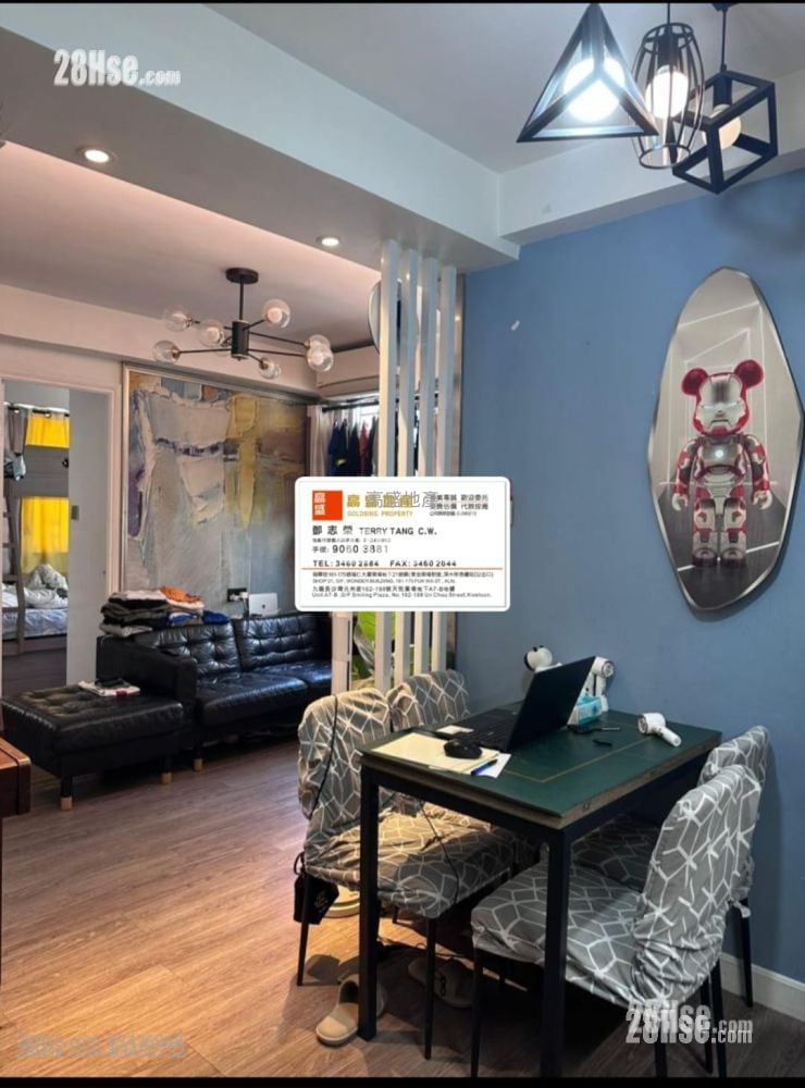 Golden Building Sell 2 Bedrooms , 1 Bathroom 385 ft²