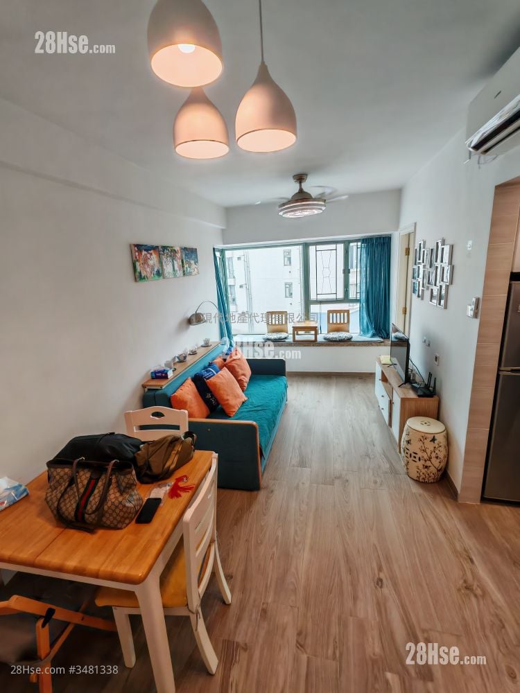 Queen's Terrace Rental 2 Bedrooms , 1 Bathroom 395 ft²