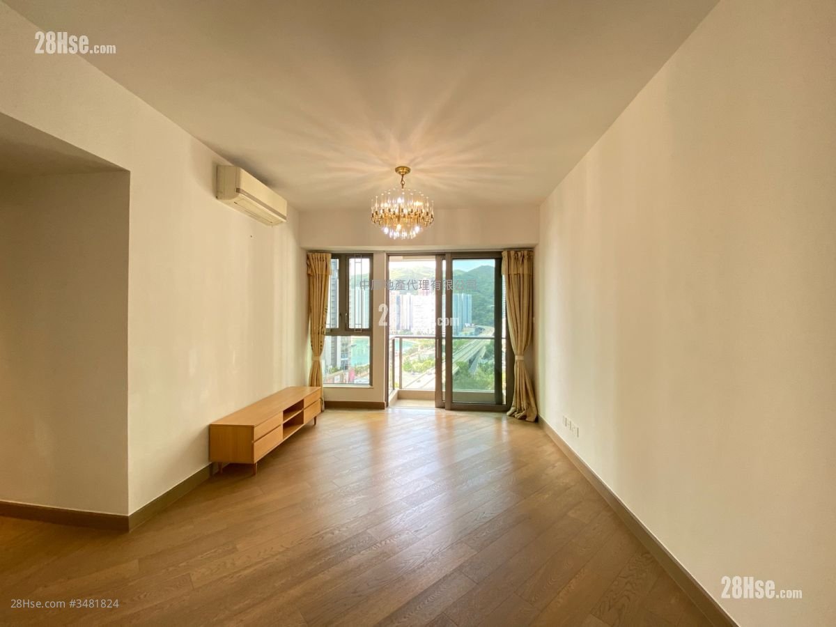 Parc City Rental 3 Bedrooms , 2 Bathrooms 839 ft²