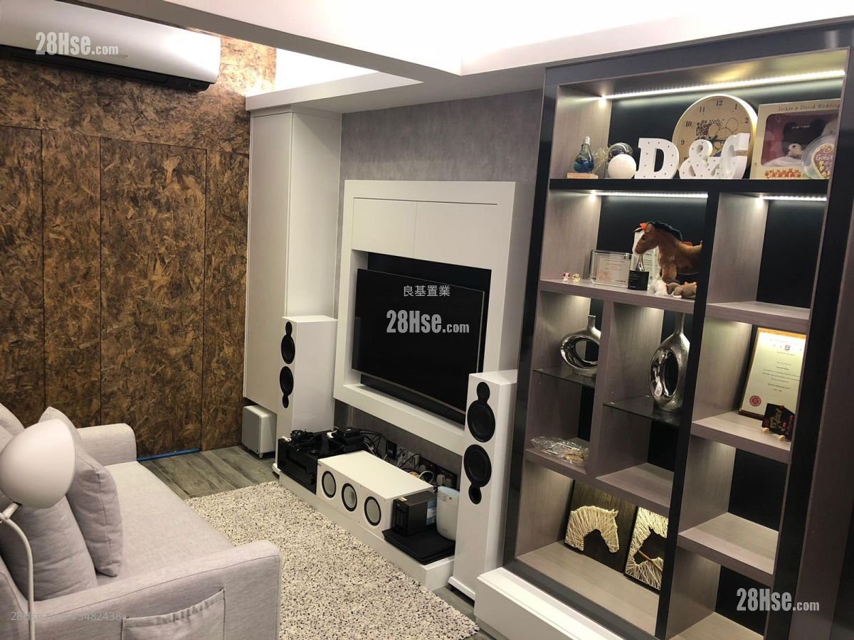 Hang Yue Building Sell 2 Bedrooms , 1 Bathroom 381 ft²