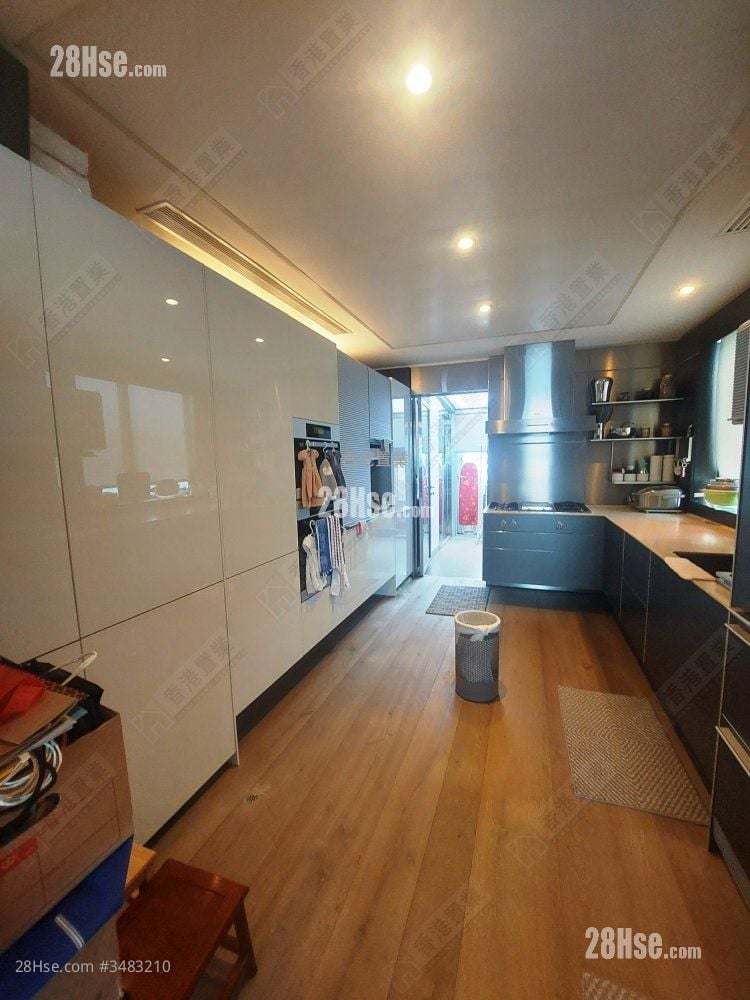 Broadwood Park Sell 3 Bedrooms , 1 Bathroom 1,138 ft²