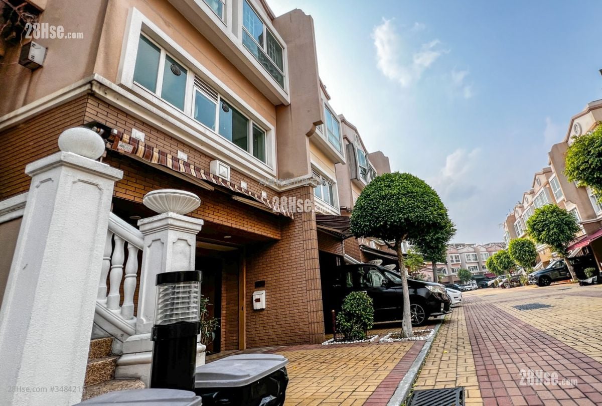 Seasons Palace Rental 3 Bedrooms , 3 Bathrooms 907 ft²