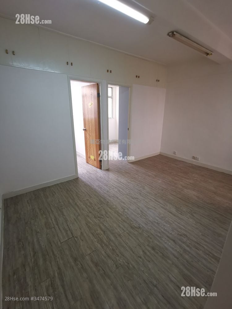 Tung Hing Mansion Sell 3 Bedrooms , 1 Bathroom 473 ft²