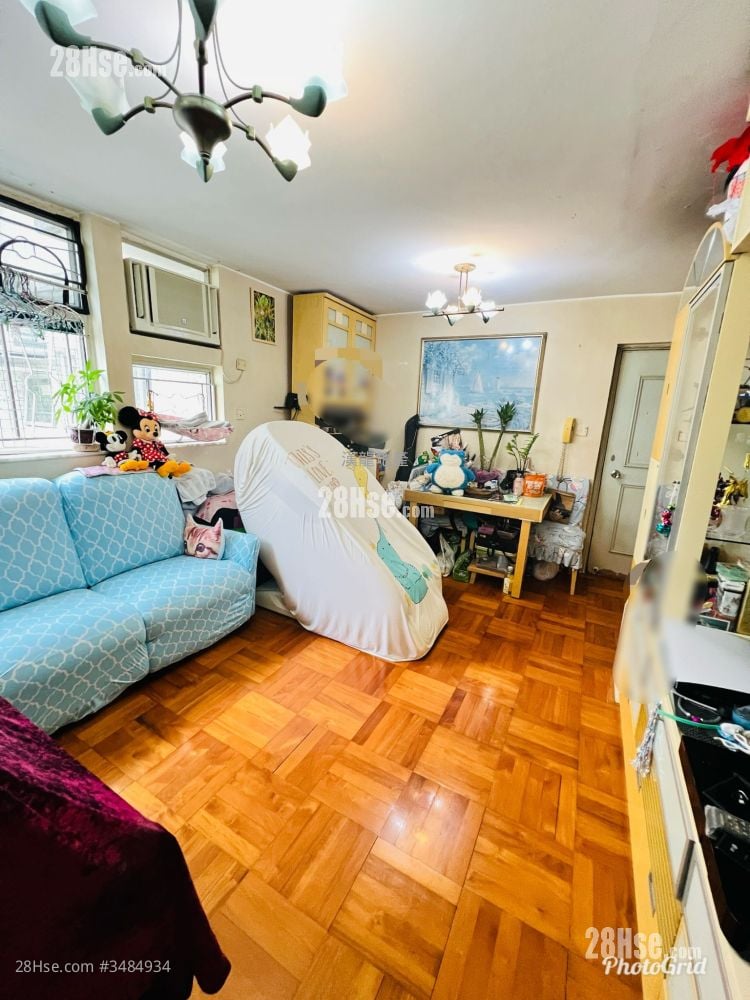 Charming Garden Sell 2 Bedrooms , 1 Bathroom 484 ft²