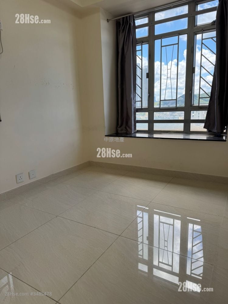 Lung Fung Garden Sell 2 Bedrooms , 1 Bathroom 333 ft²
