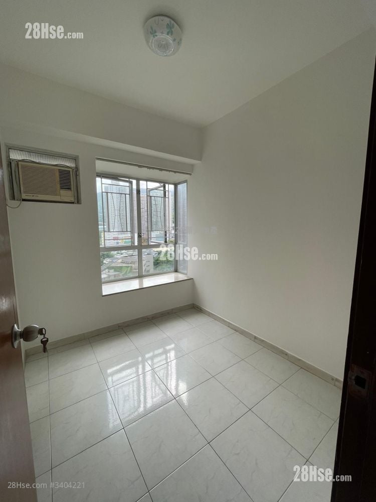 Uptown Plaza Rental 3 Bedrooms , 2 Bathrooms 620 ft²