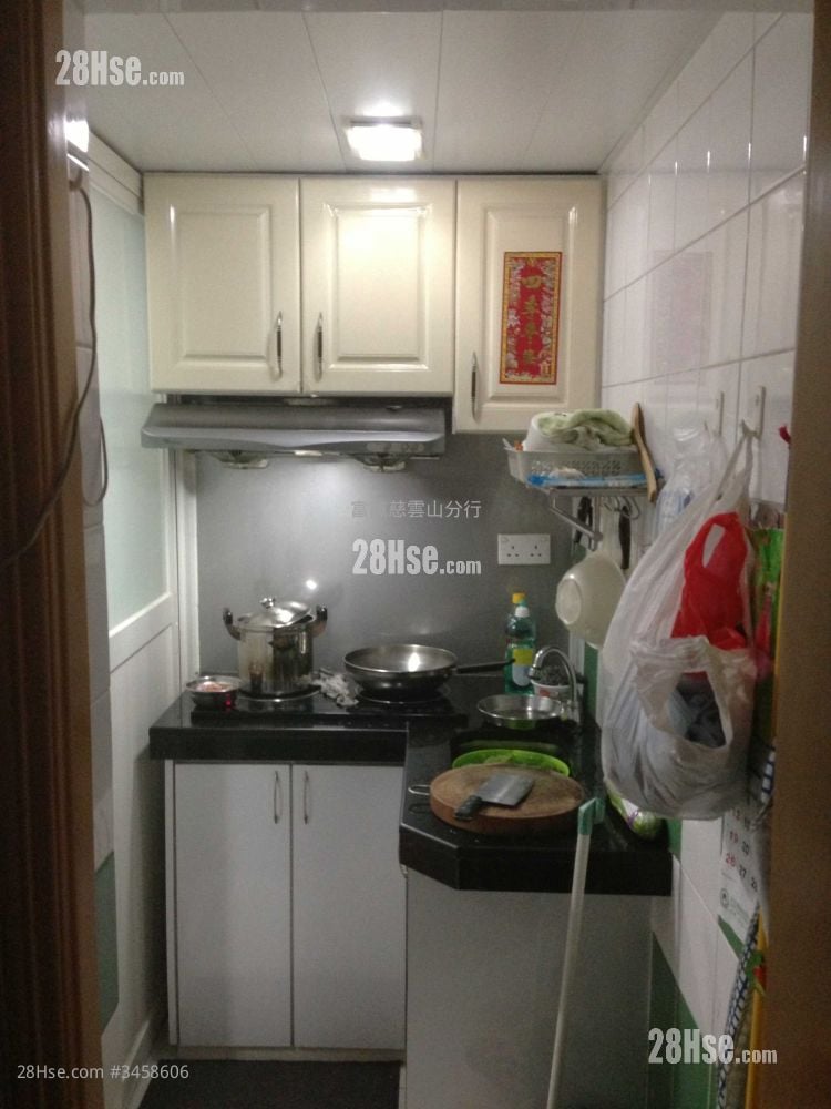 King Hin Court Sell 2 Bedrooms , 1 Bathroom 398 ft²