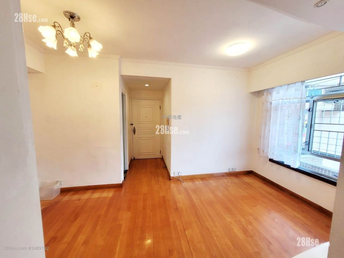 Sunshine City Rental 3 Bedrooms , 1 Bathroom 490 ft²