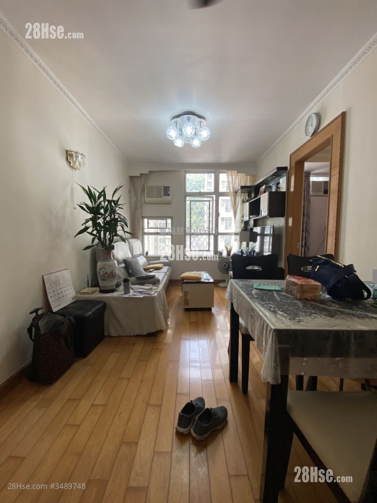Tsz Oi Court Sell 3 Bedrooms , 2 Bathrooms 650 ft²