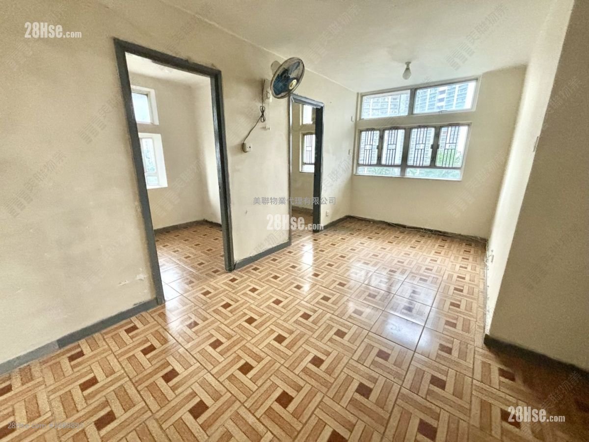 Ming Nga Court Sell 2 Bedrooms 438 ft²