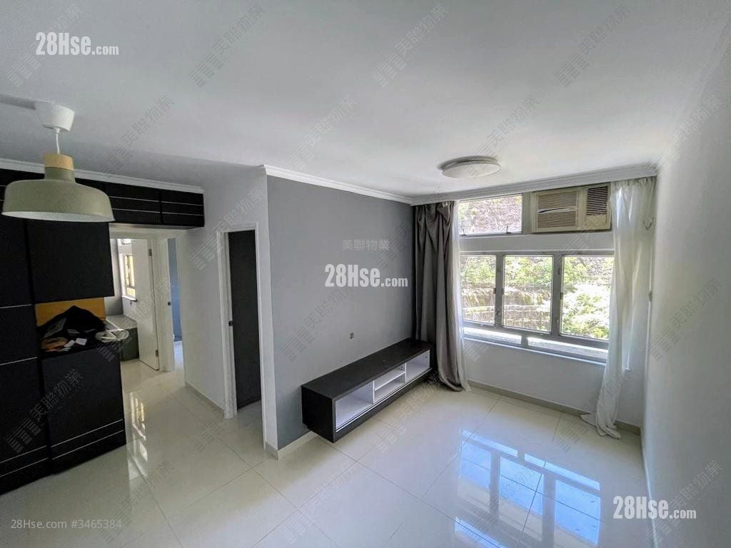 Yi Fung Court Sell 3 Bedrooms , 1 Bathroom 559 ft²