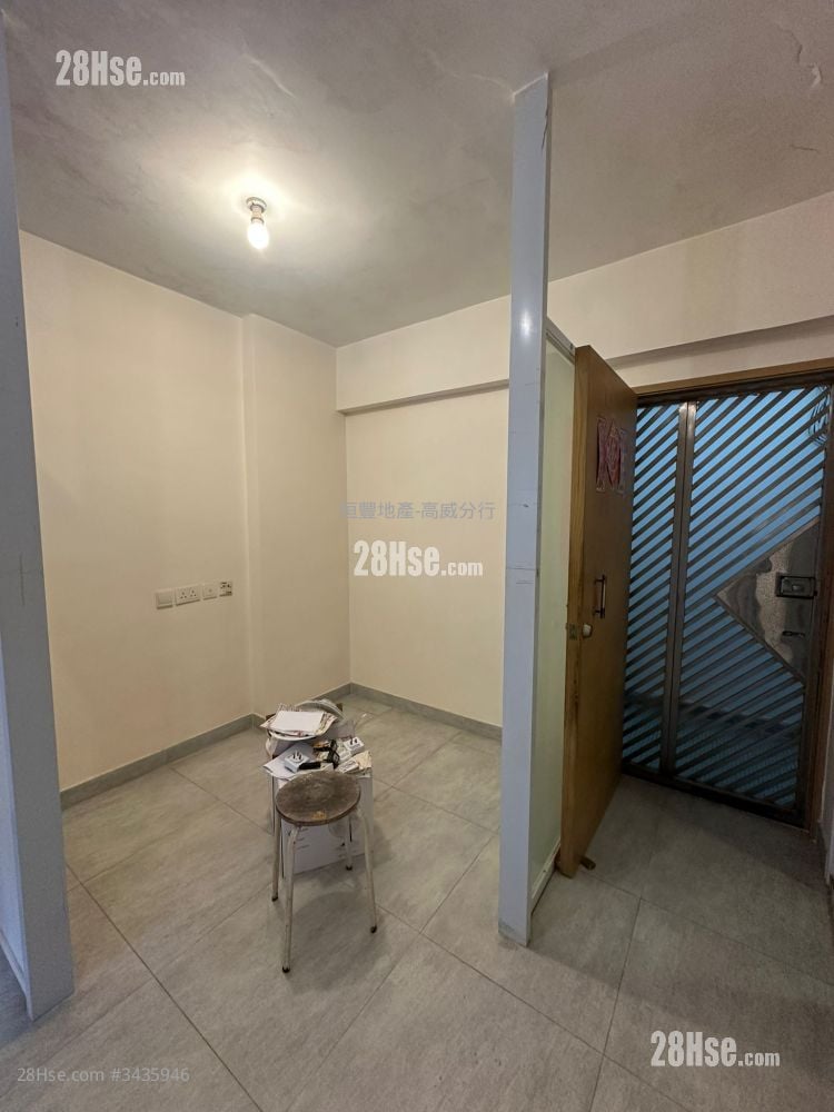 Moon Wah House Sell 2 Bedrooms , 1 Bathroom 322 ft²