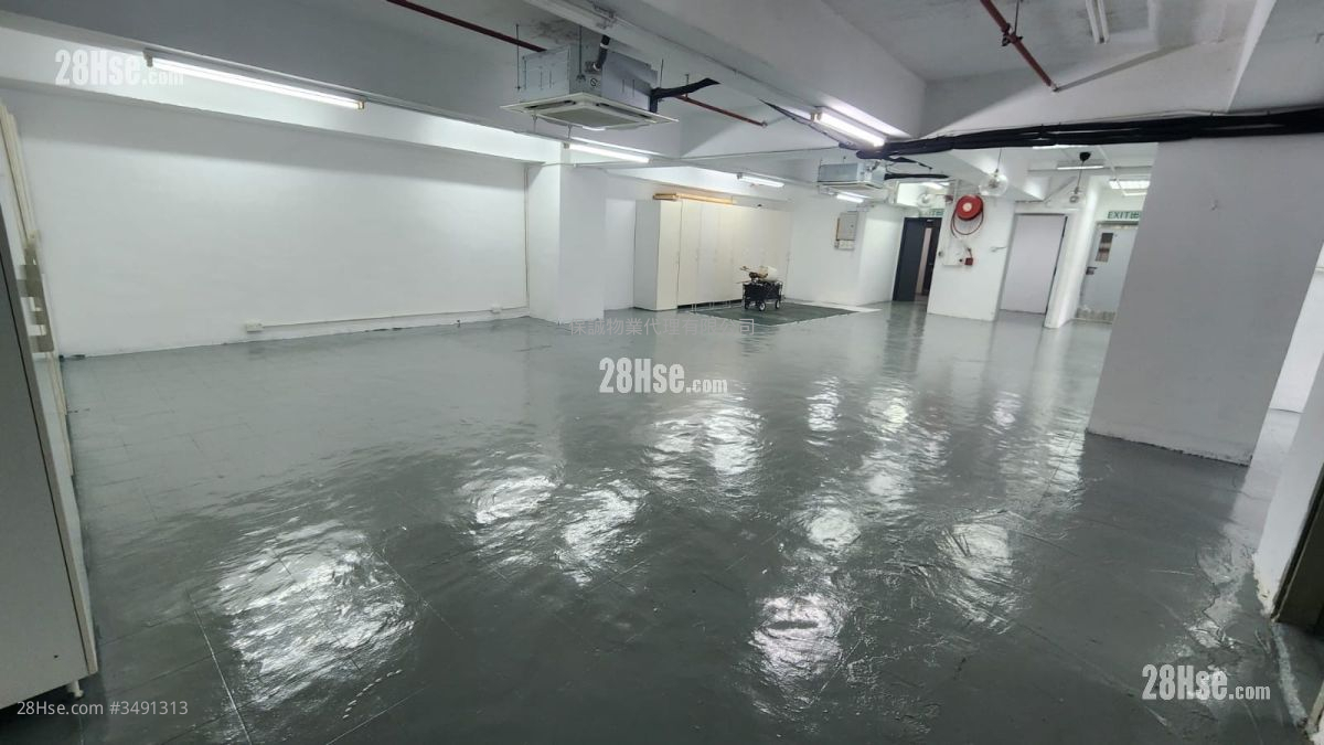 Ray Centre Rental 2,175 ft²