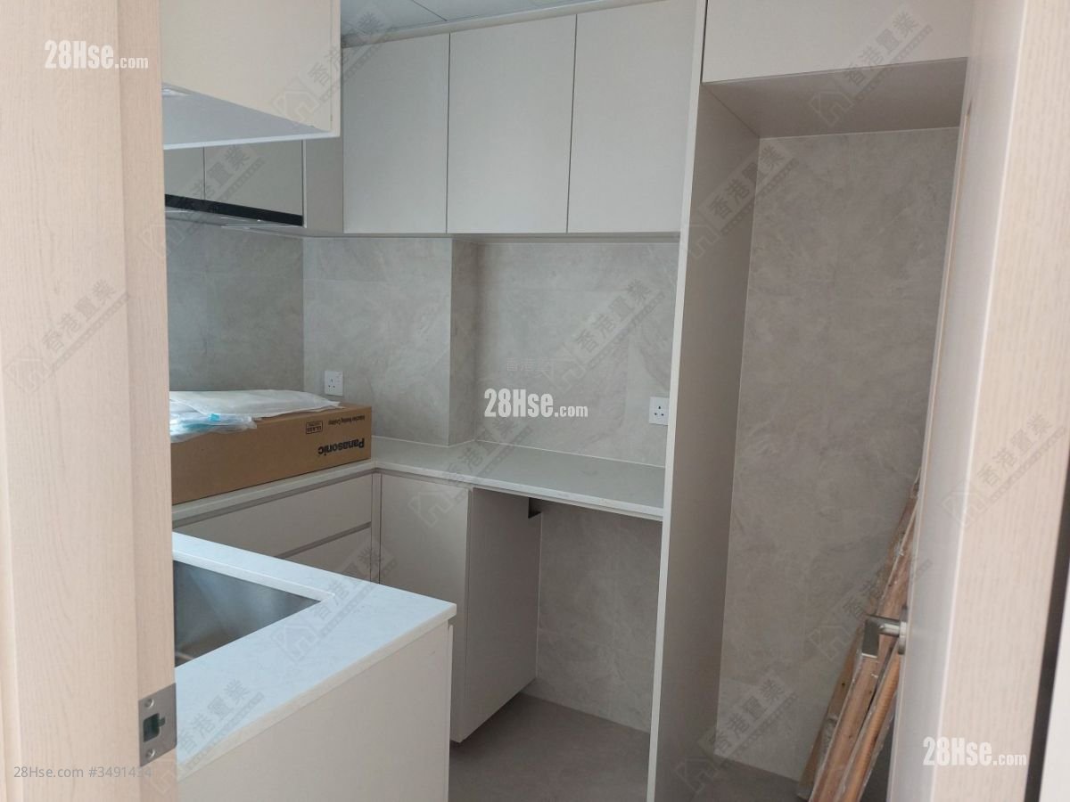 Aberdeen Centre Rental 3 Bedrooms , 2 Bathrooms 664 ft²