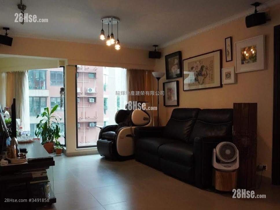 Regal Court Sell 4 Bedrooms , 2 Bathrooms 978 ft²