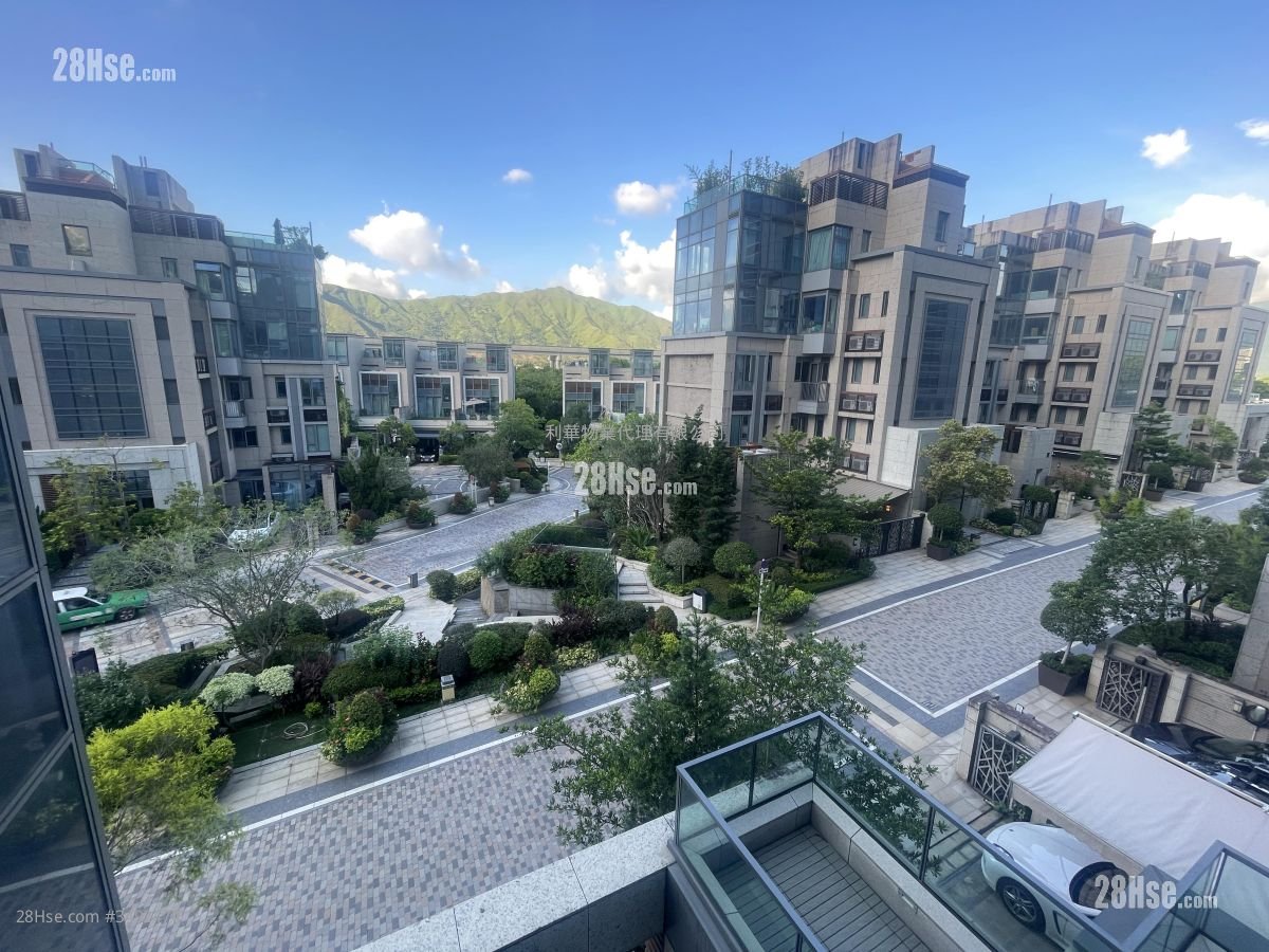 Riva Rental 3 Bedrooms , 2 Bathrooms 649 ft²