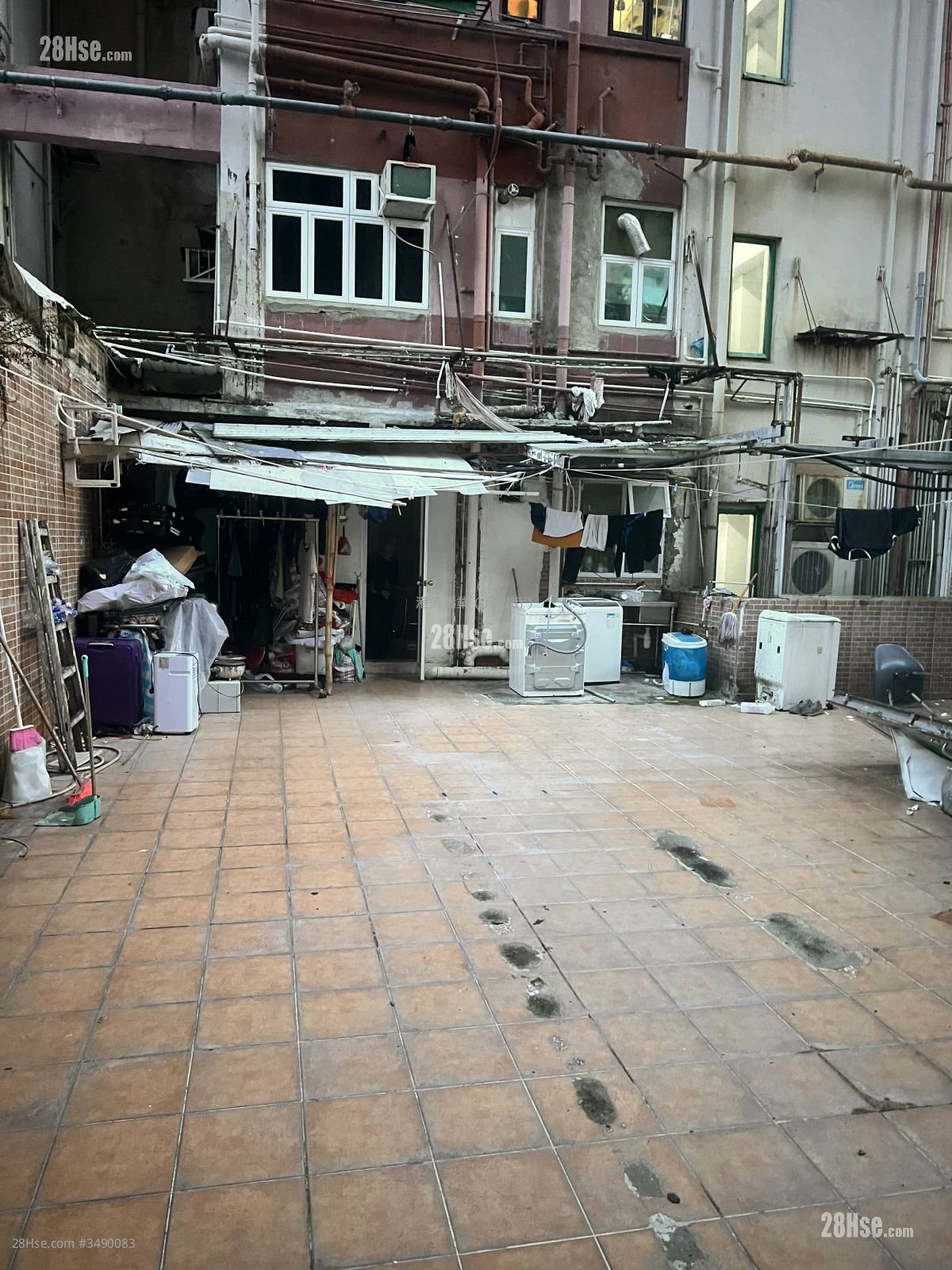 Yee Fat Building Sell 2 Bedrooms , 2 Bathrooms 293 ft²