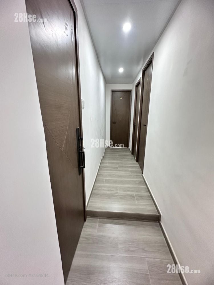 筲箕湾金华街47号唐3楼 租盘 4 房 , 4 浴室 120 平方尺