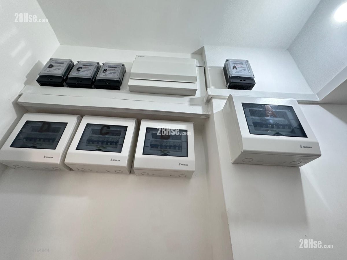 筲箕湾金华街47号唐3楼 租盘 4 房 , 4 浴室 120 平方尺