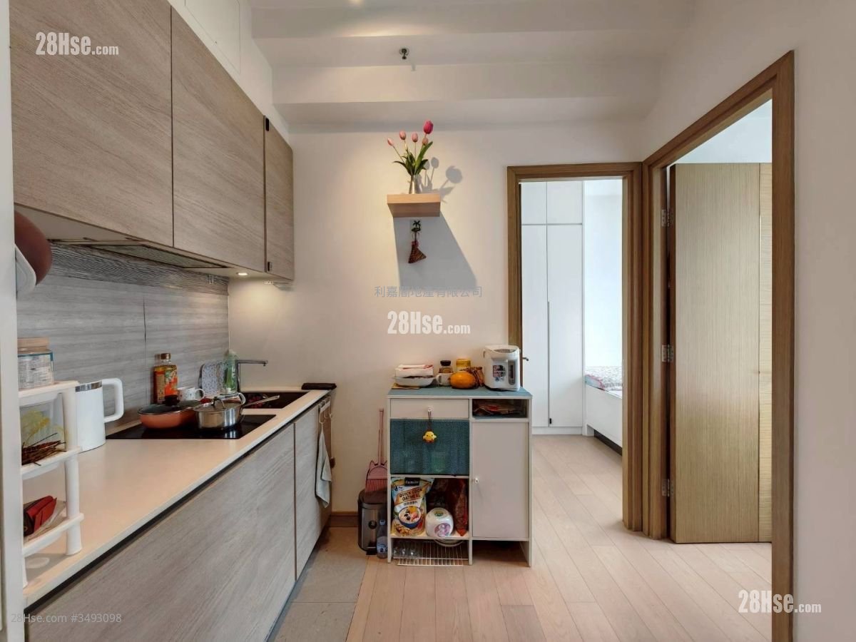 The Reach Sell 2 Bedrooms 357 ft²