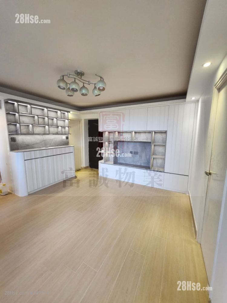 Hong Wah Court Rental 2 Bedrooms , 1 Bathroom 423 ft²