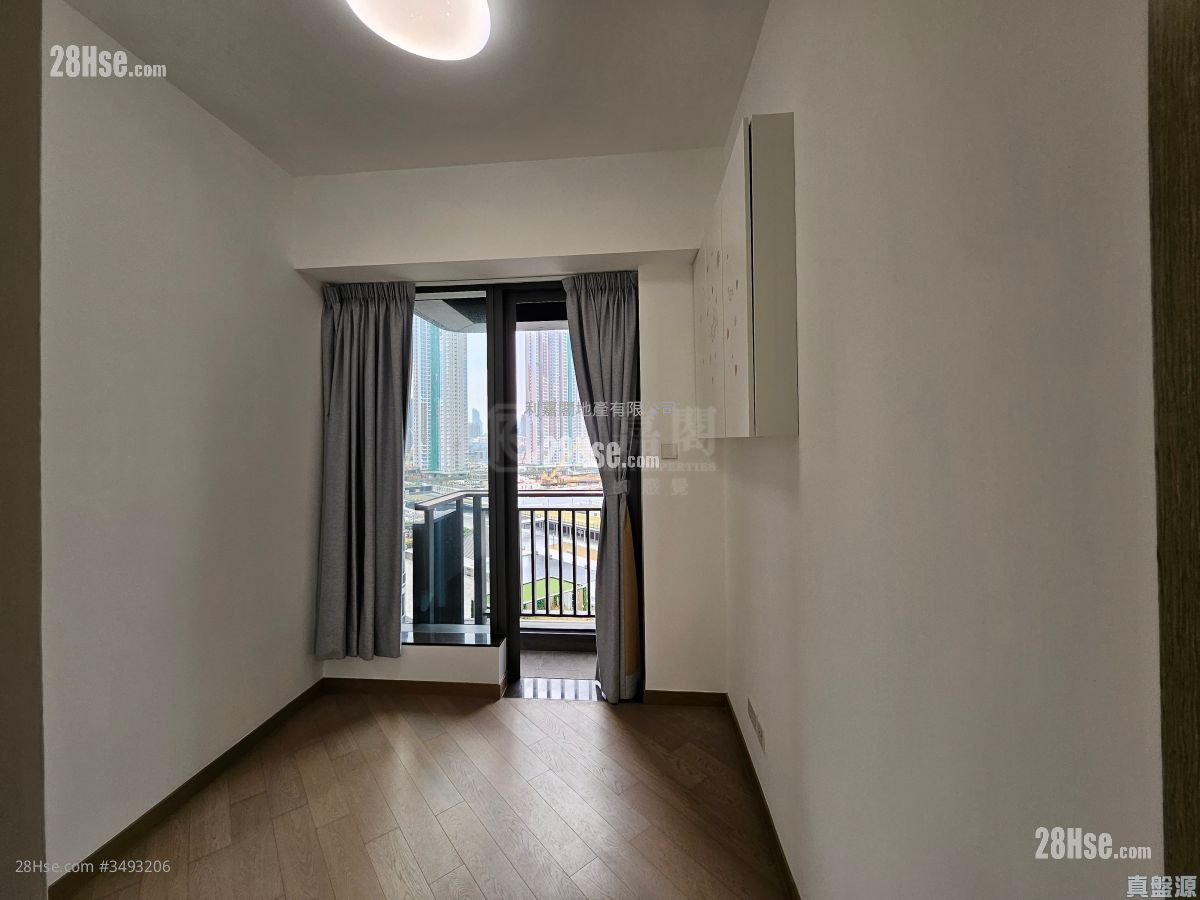 Upper River Bank Rental 479 ft²