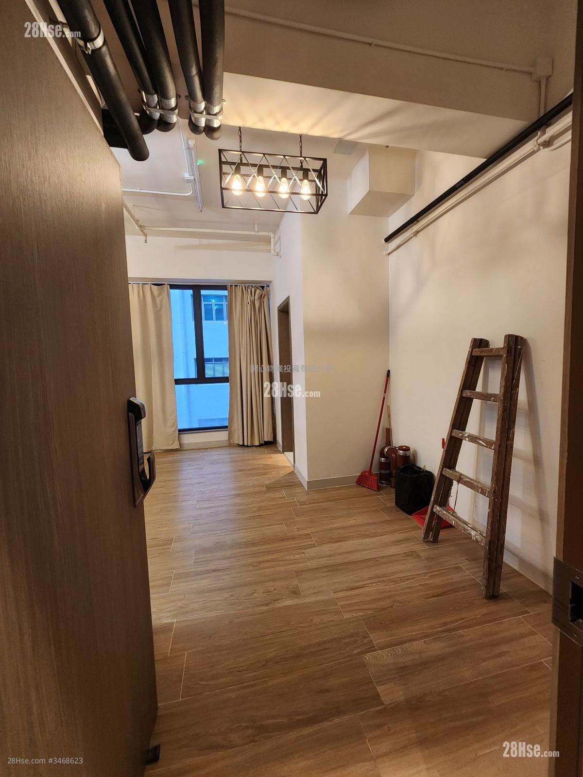 W212 Rental 1 Toilet