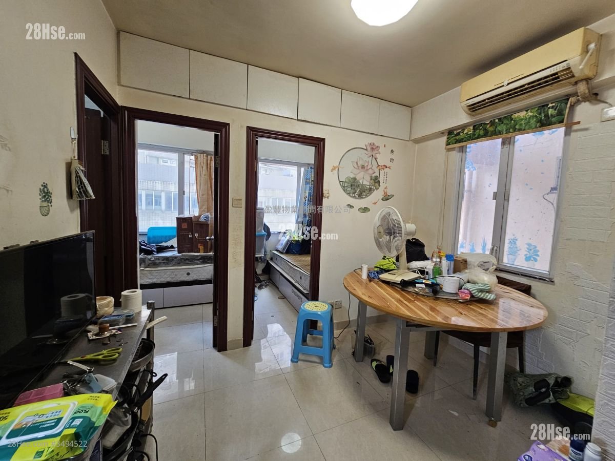Wing Tak Mansion Sell 3 Bedrooms , 1 Bathroom 375 ft²