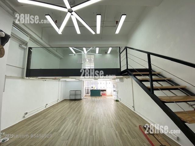 盈力工业中心 租盘 1 房 602 平方尺
