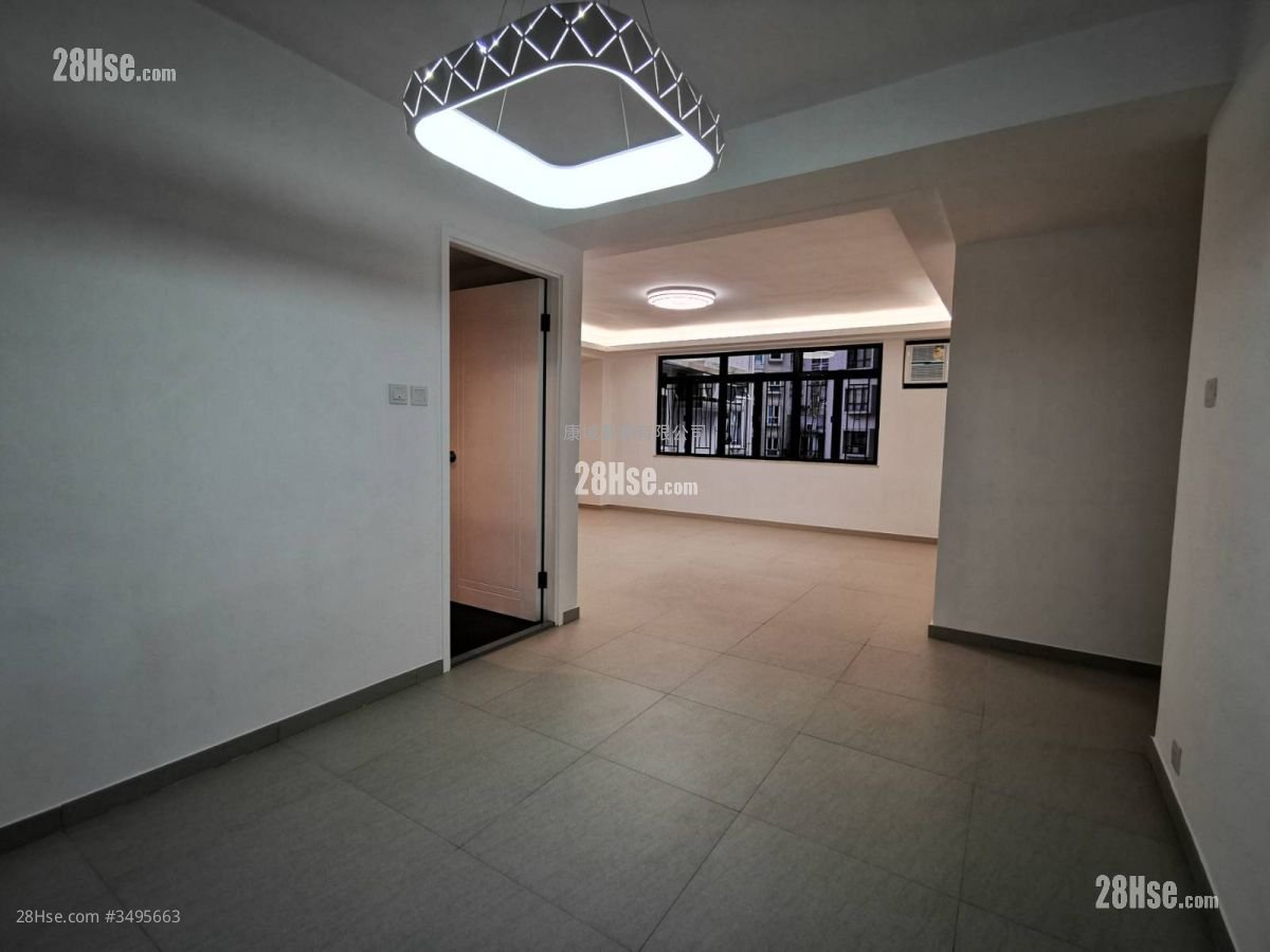 Wing Cheung Court Sell 3 Bedrooms , 2 Bathrooms 1,110 ft²