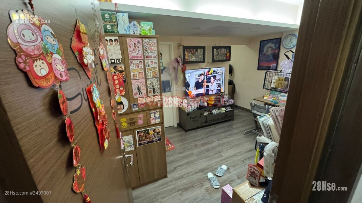 Cosmopolitan Estate Sell 2 Bedrooms 325 ft²
