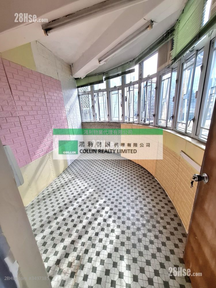 Lee Fung Building Sell 5+ Bedrooms , 1 Bathroom 888 ft²