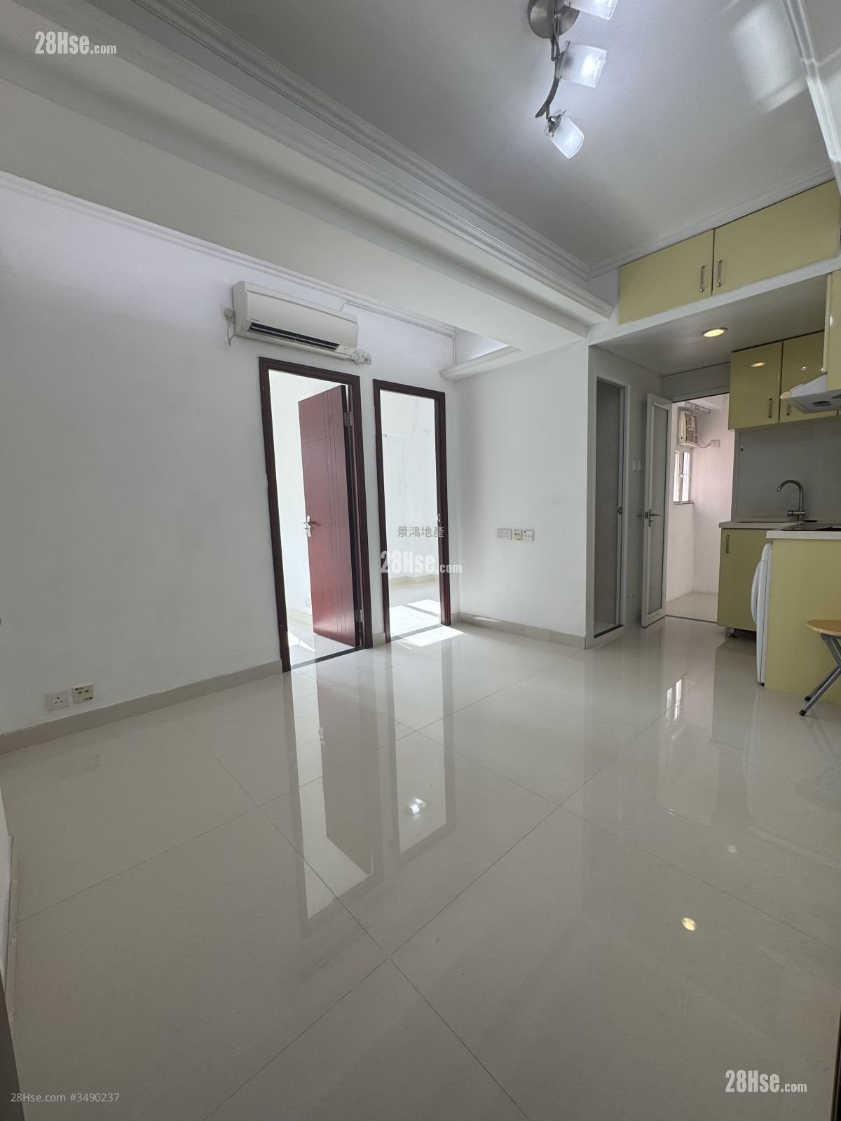 Cosmopolitan Estate Rental 3 Bedrooms , 1 Bathroom 325 ft²