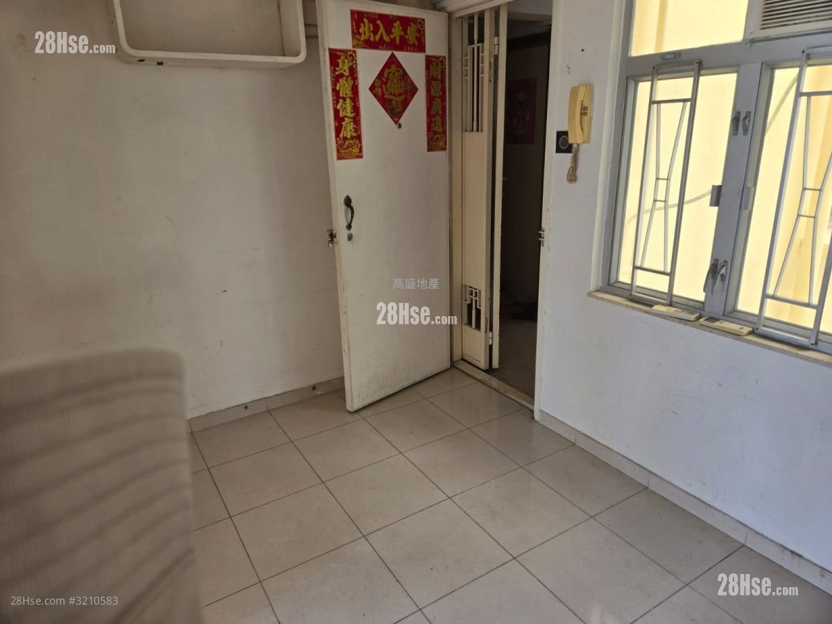 Tak Wong Building Rental 2 Bedrooms , 1 Bathroom 255 ft²