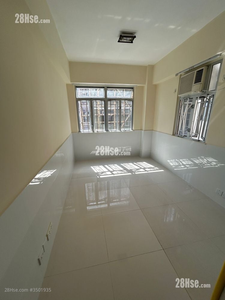 Kam Pak Building Rental 130 ft²