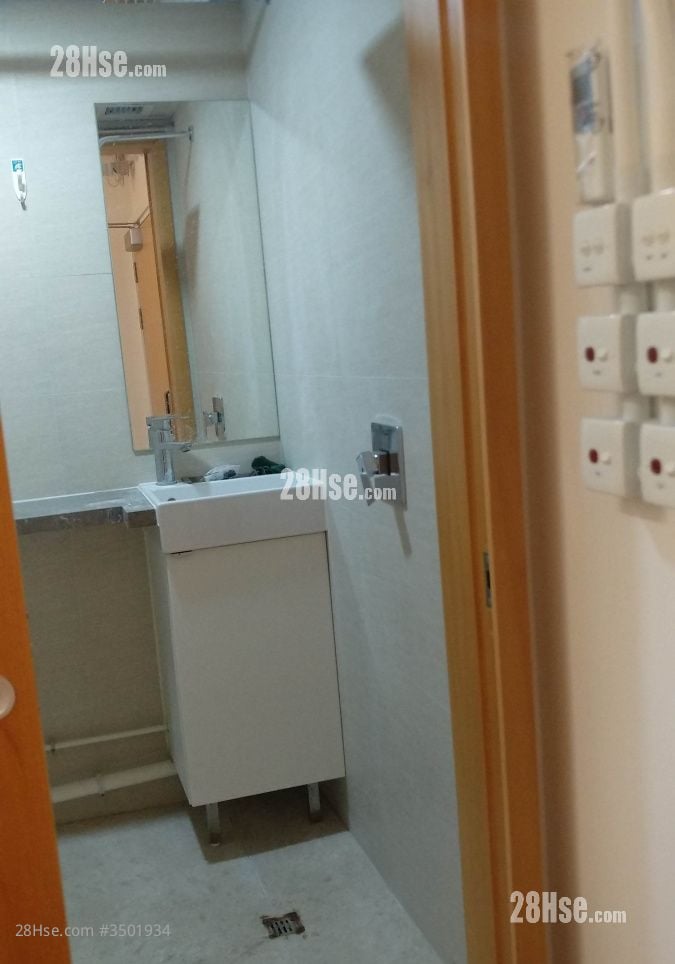 新怡生工業大廈 租盤 1 房 233 平方呎