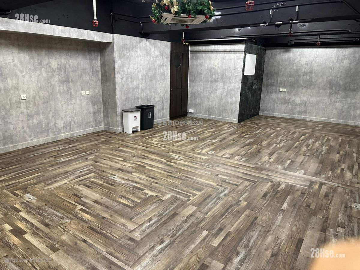 Wing Hing Industrial Building Sell 1 Toilet 725 ft²