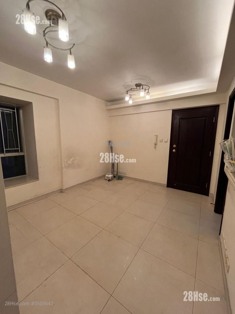 Metropolis Plaza Rental 426 ft²