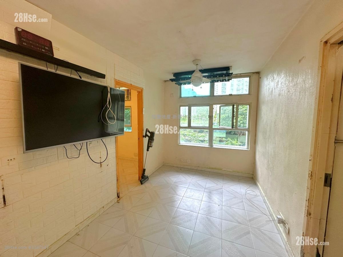 Hiu Tsui Court Sell 2 Bedrooms , 1 Bathroom 401 ft²