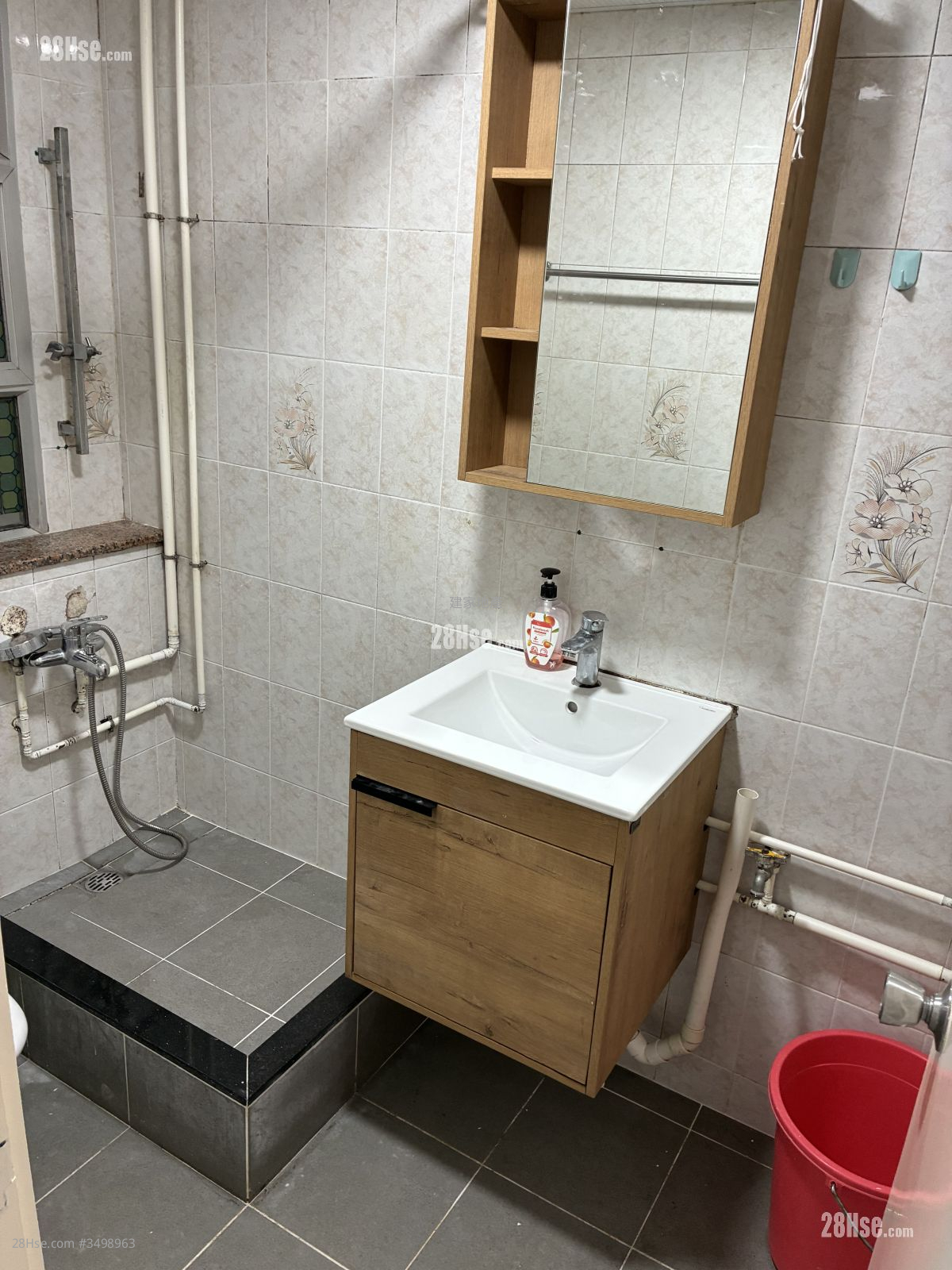 Choi Po Court Rental 2 Bedrooms , 1 Bathroom 351 ft²