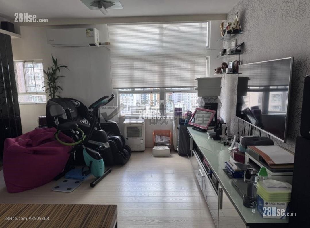 Fung Lai Court Sell 1 Bedroom , 1 Bathroom 559 ft²