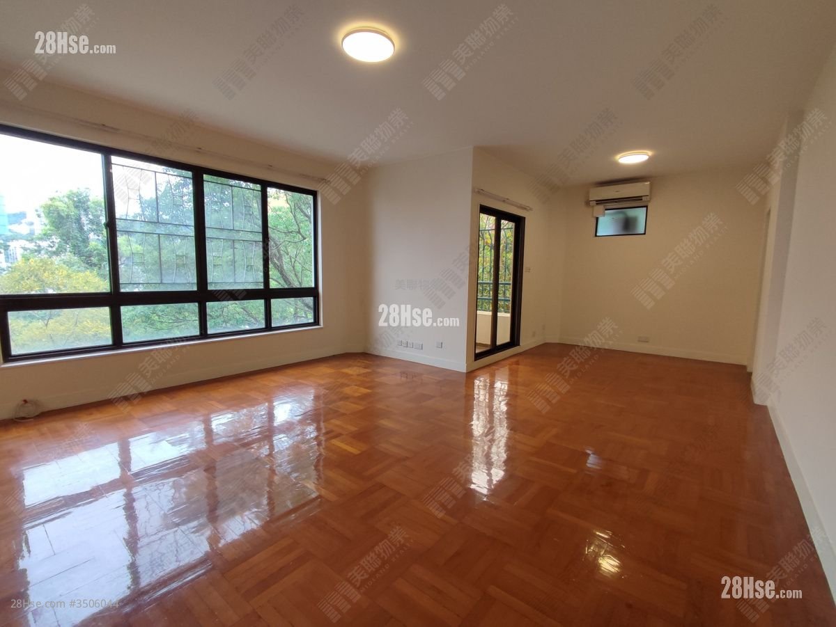 Laurna Villa Rental 3 Bedrooms , 3 Bathrooms 1,381 ft²