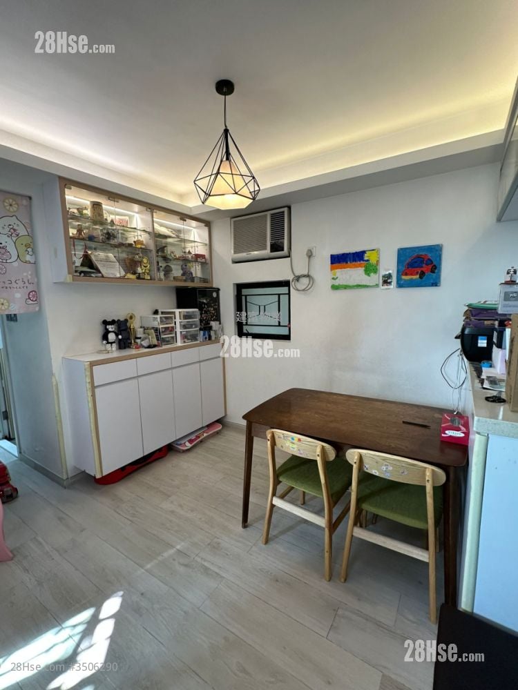 Park Royale Sell 3 Bedrooms , 2 Bathrooms 656 ft²