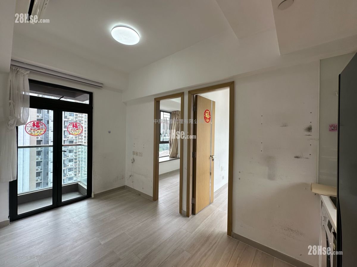 Giovane Sell 2 Bedrooms 341 ft²