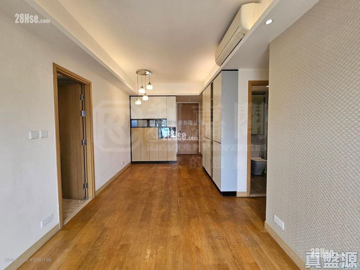 One Homantin Rental 3 Bedrooms , 2 Bathrooms 714 ft²