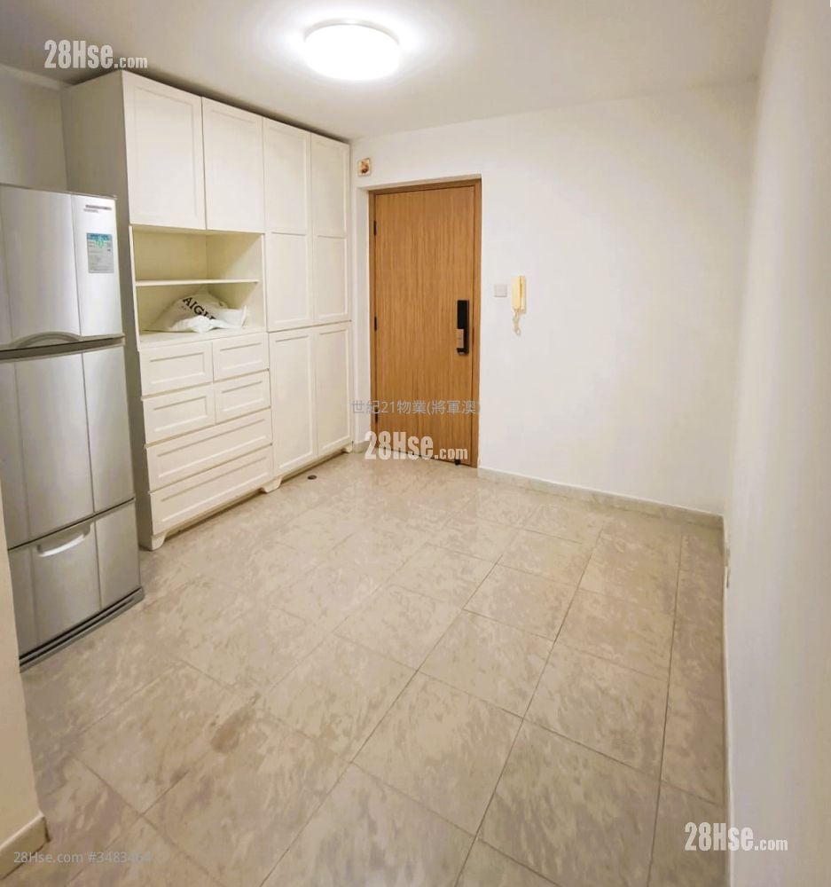 Beverly Garden Rental 3 Bedrooms , 2 Bathrooms 592 ft²