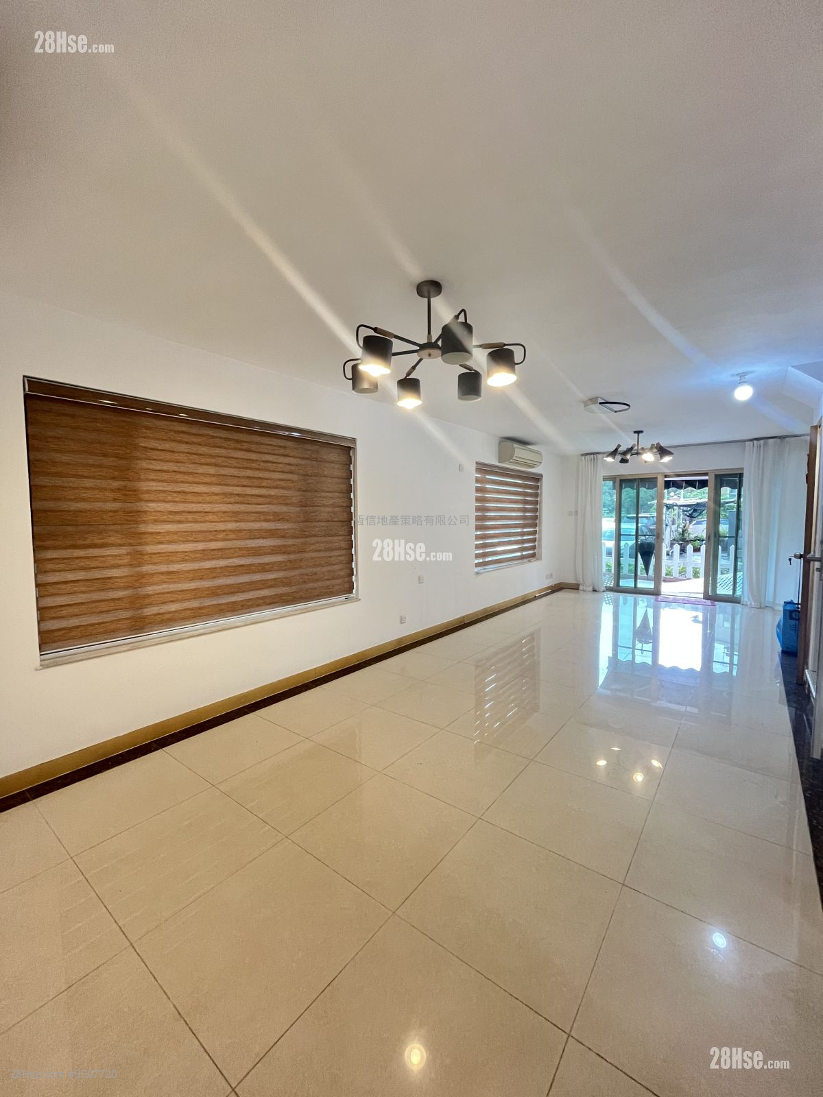 Merry Garden Rental 4 Bedrooms , 3 Bathrooms 1,260 ft²
